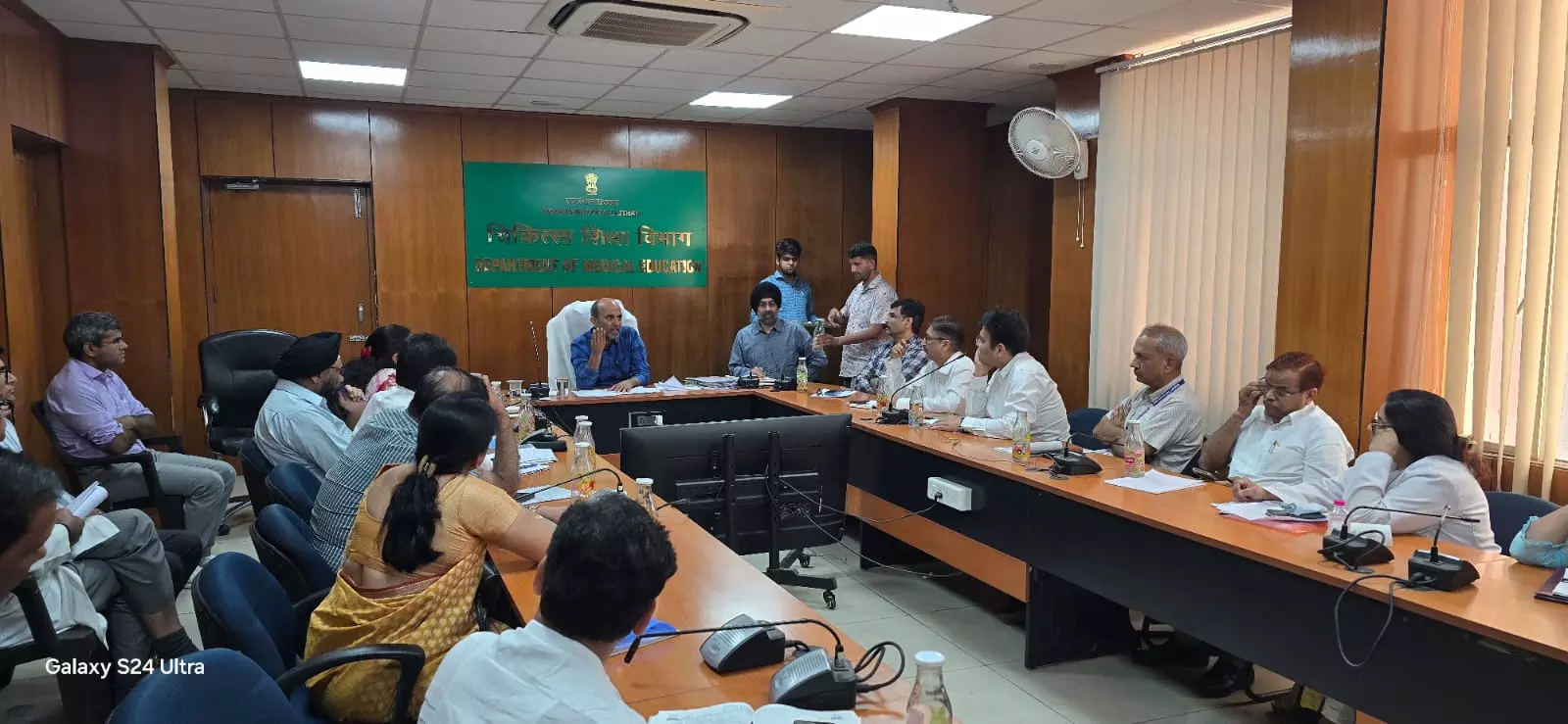 Jaipur: चिकित्सा शिक्षा सचिव ने मेडिकल कॉलेजों से संबद्ध सभी अस्पतालों को दिए निर्देश Jaipur: चिकित्सा शिक्षा सचिव ने मेडिकल कॉलेजों से संबद्ध सभी अस्पतालों को दिए निर्देश