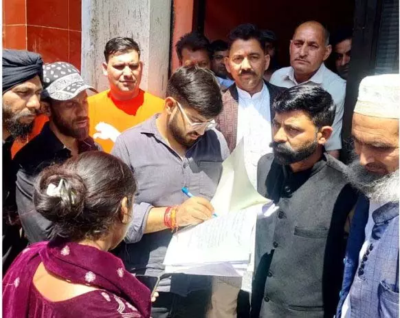 DDC राजौरी ने खवास ब्लॉक के तूफानी दौरे के दौरान विकास कार्यों की समीक्षा की DDC राजौरी ने खवास ब्लॉक के तूफानी दौरे के दौरान विकास कार्यों की समीक्षा की