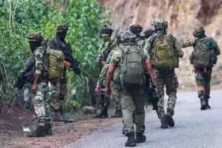 Poonch में छिपे आतंकवादियों की तलाश और उन्हें नष्ट करने का अभियान पांचवें दिन भी जारी Poonch में छिपे आतंकवादियों की तलाश और उन्हें नष्ट करने का अभियान पांचवें दिन भी जारी