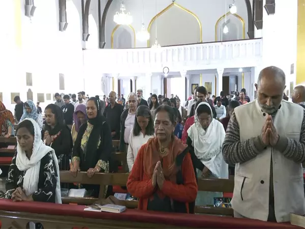 Shimla के क्राइस्ट चर्च में गुड फ्राइडे सेवा में श्रद्धालु, स्थानीय लोग और पर्यटक हुए शामिल Shimla के क्राइस्ट चर्च में गुड फ्राइडे सेवा में श्रद्धालु, स्थानीय लोग और पर्यटक हुए शामिल