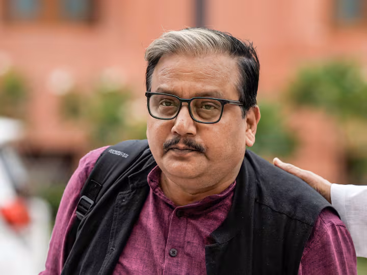 हम राजनीति के ऐसे दौर में हैं जहां हमें संवेदनशीलता के साथ सोचने की जरूरत: RJD MP हम राजनीति के ऐसे दौर में हैं जहां हमें संवेदनशीलता के साथ सोचने की जरूरत: RJD MP