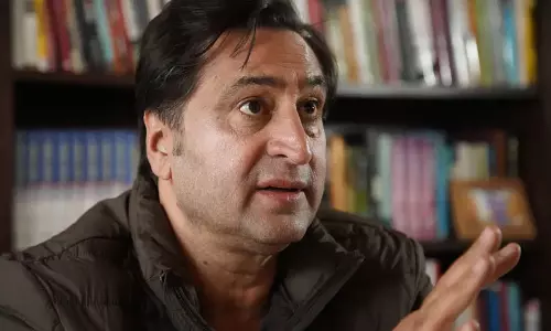 सज्जाद लोन ने मुख्यमंत्री उमर अब्दुल्ला की आलोचना की सज्जाद लोन ने मुख्यमंत्री उमर अब्दुल्ला की आलोचना की