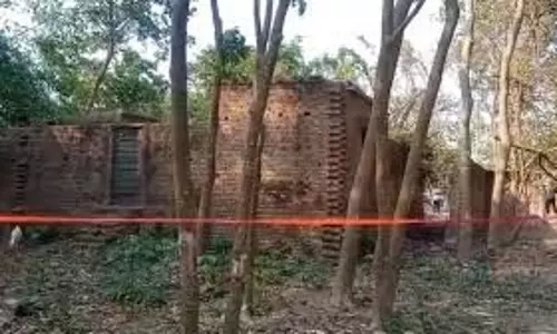 पश्चिम बंगाल: खाली घर में पहुंचे बच्चे, गेंद समझ उठा लिया बम, फिर जो हुआ