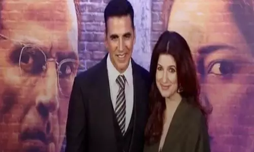 Kesari 2 की स्क्रीनिंग में शामिल होने के दौरान ट्विंकल खन्ना ने अपने पति का उत्साहवर्धन किया