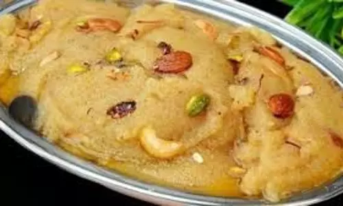 Recipe: घर पर सिर्फ 10 मिनट में बनाएं हेल्दी सूजी का हलवा Recipe: घर पर सिर्फ 10 मिनट में बनाएं हेल्दी सूजी का हलवा