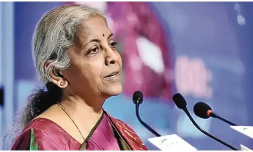 व्यापार असंतुलन चिंताजनक, नीतिगत चपलता पर फोकस करेगा भारत: वित्त मंत्री व्यापार असंतुलन चिंताजनक, नीतिगत चपलता पर फोकस करेगा भारत: वित्त मंत्री