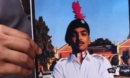 यमुना में डूबने से छात्र की मौत, क्रिश्चियन कॉलेज के छात्रों ने किया प्रदर्शन