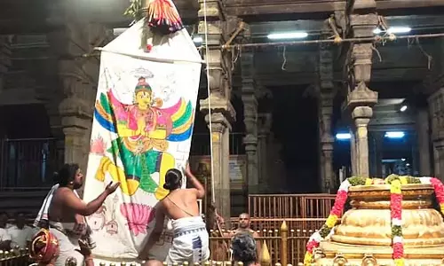श्रीरंगम मंदिर में चिथिराई उत्सव ध्वजारोहण श्रीरंगम मंदिर में चिथिराई उत्सव ध्वजारोहण