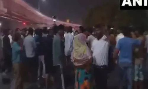 Delhi : 17 वर्षीय युवक की चाकू घोंपकर हत्या Delhi : 17 वर्षीय युवक की चाकू घोंपकर हत्या