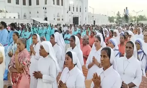 Tamil Nadu: वेलंकन्नी चर्च में भव्य पवित्र गुरुवार समारोह आयोजित किया गया Tamil Nadu: वेलंकन्नी चर्च में भव्य पवित्र गुरुवार समारोह आयोजित किया गया