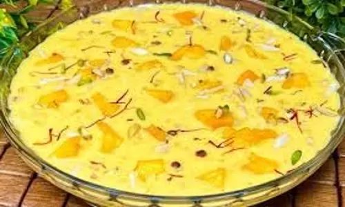 Mango Rabri Recipe: गर्मी में ट्राई करें ठंडी-ठंडी मैंगो रबड़ी