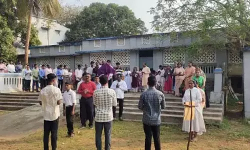 Odisha : गुड फ्राइडे पर गोपालपुर में ईसाइयों की विशेष प्रार्थना Odisha : गुड फ्राइडे पर गोपालपुर में ईसाइयों की विशेष प्रार्थना