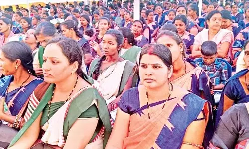 Odisha: केंद्र द्वारा शुरू की गई लखपति दीदी योजना Odisha: केंद्र द्वारा शुरू की गई लखपति दीदी योजना