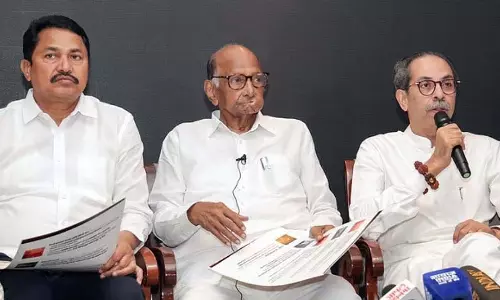 स्कूलों में हिंदी अनिवार्य करने के कदम पर विपक्ष ने महाराष्ट्र सरकार की आलोचना की