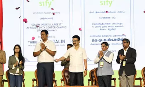 सिरुसेरी में 1,882 करोड़ रुपये की लागत से बने नए डेटा सेंटर का CM ने किया उद्घाटन सिरुसेरी में 1,882 करोड़ रुपये की लागत से बने नए डेटा सेंटर का CM ने किया उद्घाटन