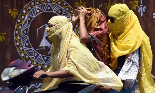 मध्य प्रदेश : 12 जिलों में भीषण गर्मी मध्य प्रदेश : 12 जिलों में भीषण गर्मी