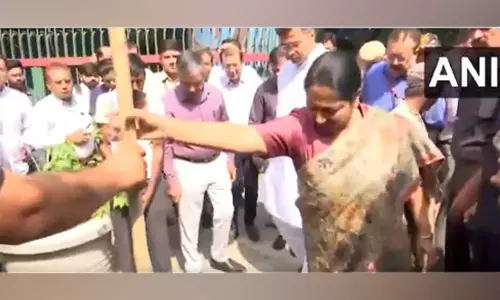 CM Gupta, लोक निर्माण मंत्री ने मिंटो ब्रिज समेत जलभराव वाले इलाकों का निरीक्षण किया CM Gupta, लोक निर्माण मंत्री ने मिंटो ब्रिज समेत जलभराव वाले इलाकों का निरीक्षण किया