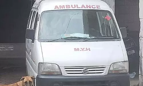 इंदौर के MYH परिसर से 5 अनाधिकृत एम्बुलेंस जब्त