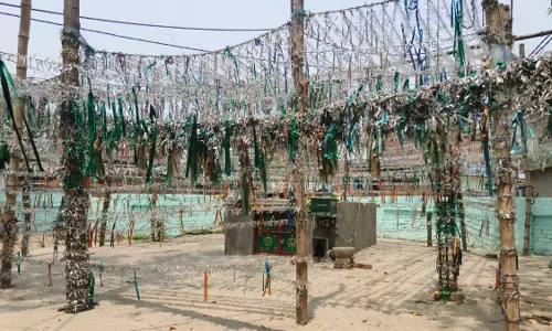 Bareilly: सरकारी भूमि पर अवैध मजार, ट्रस्ट बनाकर किया कब्जे का प्रयास
