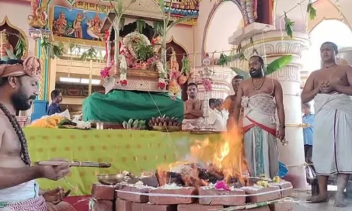 Tamil Nadu : पुन्नैनल्लूर मरियम्मन मंदिर में थैलाभिषेकम Tamil Nadu : पुन्नैनल्लूर मरियम्मन मंदिर में थैलाभिषेकम