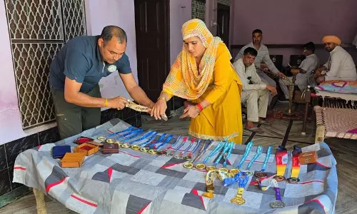 Haryana :  दोहरी खुशी सुरुचि की स्वर्णिम जीत ने झज्जर गांव के लोगों का उत्साह बढ़ाया