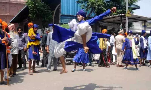 Guru Tegh Bahadur के प्रकाश पर्व के उपलक्ष्य में नगर कीर्तन जुलूस निकाला गया