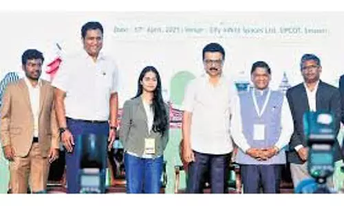 मुख्यमंत्री ने सिरुसेरी में दक्षिण के सबसे बड़े AI डेटा सेंटर का उद्घाटन किया मुख्यमंत्री ने सिरुसेरी में दक्षिण के सबसे बड़े AI डेटा सेंटर का उद्घाटन किया