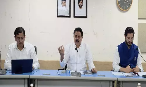 AP: नादेंदला मनोहर ने किसानों की मदद के लिए बैंकर्स से सहयोग मांगा AP: नादेंदला मनोहर ने किसानों की मदद के लिए बैंकर्स से सहयोग मांगा