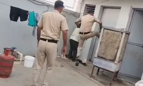 Gurugram में पुलिस ने 23 वर्षीय महिला को आत्महत्या करने से बचाया Gurugram में पुलिस ने 23 वर्षीय महिला को आत्महत्या करने से बचाया