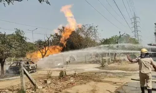 Gurugram में गैस पाइपलाइन में भीषण आग लग गई।