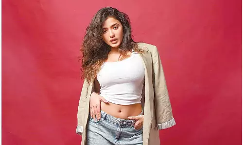 केतिका ने अपने फैशन चॉइस से खींचा सबका ध्यान केतिका ने अपने फैशन चॉइस से खींचा सबका ध्यान