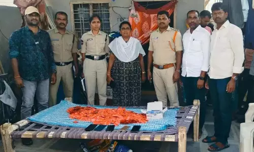 Warangal हाई-टेक वेश्यावृत्ति रैकेट में चार गिरफ्तार Warangal हाई-टेक वेश्यावृत्ति रैकेट में चार गिरफ्तार
