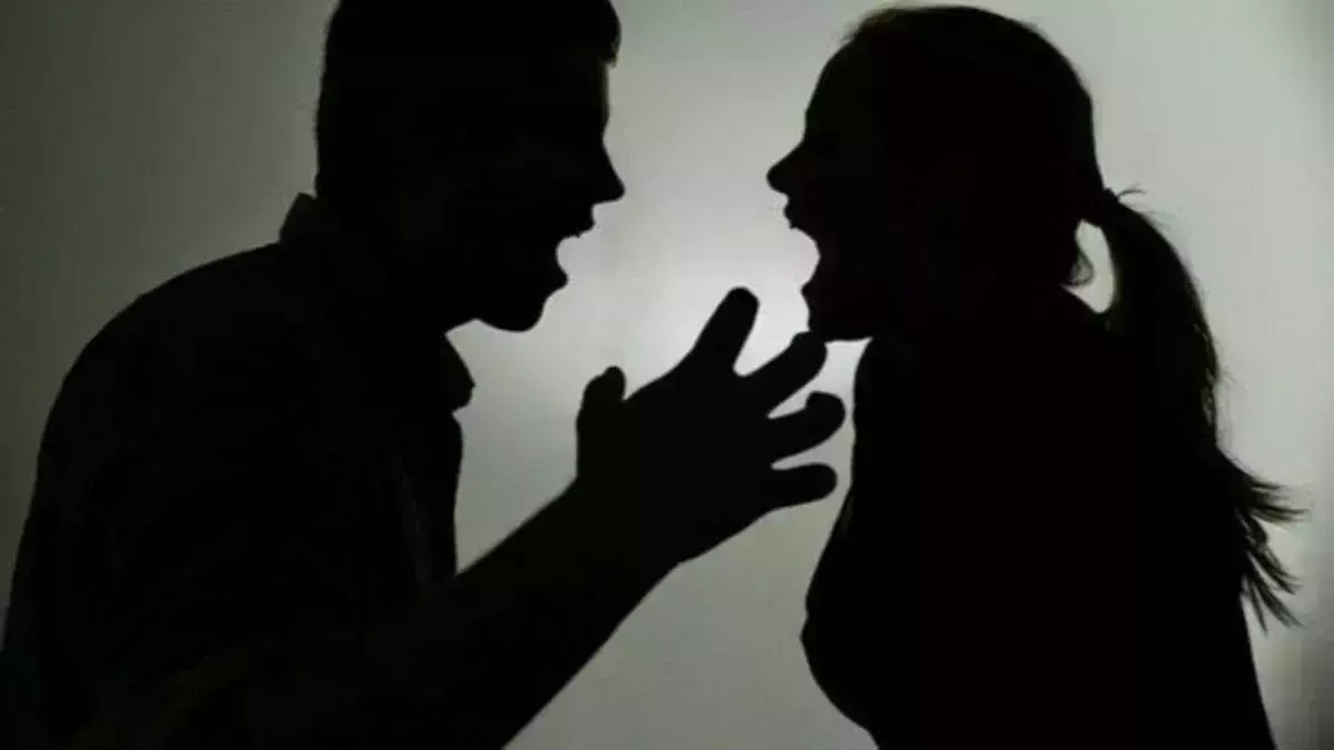 Haldwani: घरेलू कलह का ऑफिस पर असर, सहकर्मी बने शिकार