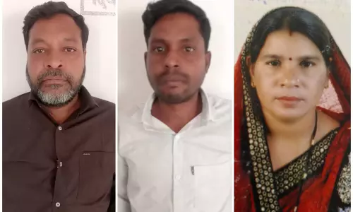 तहसीलदार ने की शिकायत, पति-पत्नी और उसका बेटा गिरफ्तार तहसीलदार ने की शिकायत, पति-पत्नी और उसका बेटा गिरफ्तार
