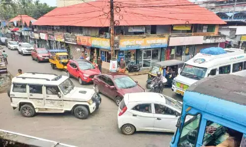 Kerala : कंजानी सेंटर यातायात की भीड़ से ग्रस्त