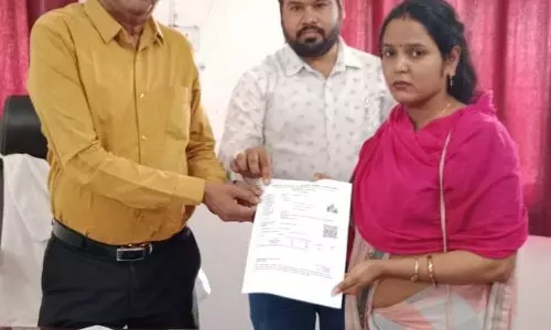 सुशासन तिहार में भारती देवांगन को मिला तत्काल श्रमिक कार्ड