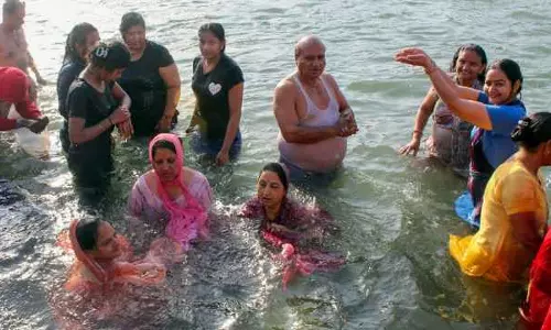 Pushkar Sarovar में स्नान करने से हो जाता है सभी पापों का नाश