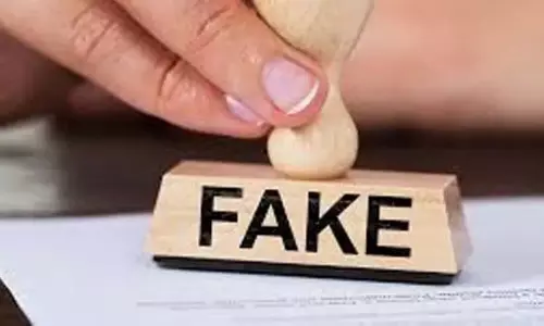 फर्जी दायित्व प्रमाण पत्र बनाना; कंप्यूटर प्रतिष्ठान मालिक फरार