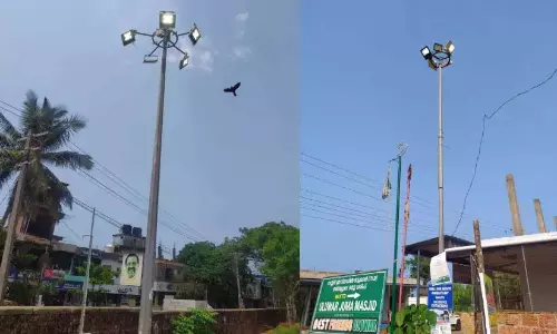 Kerala : कुम्बाला में दोपहर के समय हाई-मास्ट लैंप जलाए जाते