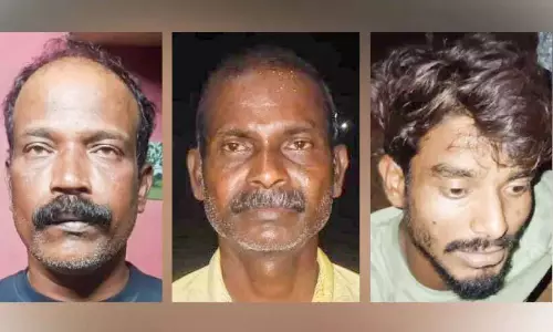 Kerala: विभिन्न तलाशियों में गांजा के साथ तीन लोग गिरफ्तार Kerala: विभिन्न तलाशियों में गांजा के साथ तीन लोग गिरफ्तार