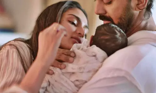 अथिया-केएल राहुल ने बेटी का नाम रखा ‘इवारा’, यूनिक है इन सितारों के बच्चों का भी नाम अथिया-केएल राहुल ने बेटी का नाम रखा ‘इवारा’, यूनिक है इन सितारों के बच्चों का भी नाम
