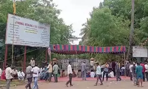 Steel Factory : जिंदल स्टेनलेस इंडस्ट्री बंद मजदूर आंदोलन पर