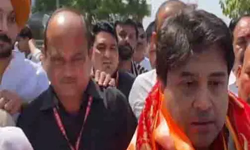 केंद्रीय मंत्री ने मुर्शिदाबाद हिंसा को लेकर TMC पर बोला हमला केंद्रीय मंत्री ने मुर्शिदाबाद हिंसा को लेकर TMC पर बोला हमला