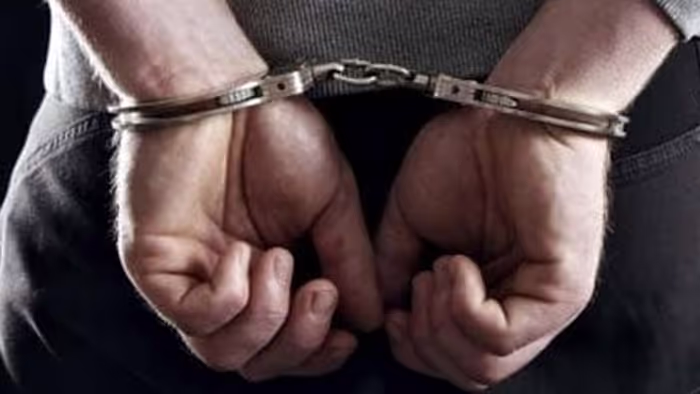 Assam: डिब्रूगढ़ में पुलिस ने आईपीएल सट्टेबाजी रैकेट का भंडाफोड़ किया, दो गिरफ्तार Assam: डिब्रूगढ़ में पुलिस ने आईपीएल सट्टेबाजी रैकेट का भंडाफोड़ किया, दो गिरफ्तार