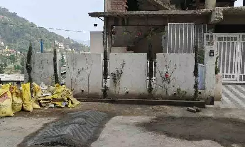 Solan में हाउसिंग बोर्ड के निवासी नागरिक समस्याओं से जूझ रहे