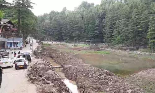 Himachal: डल झील सूख गई, पर्यटकों का उत्साह कम हुआ Himachal: डल झील सूख गई, पर्यटकों का उत्साह कम हुआ