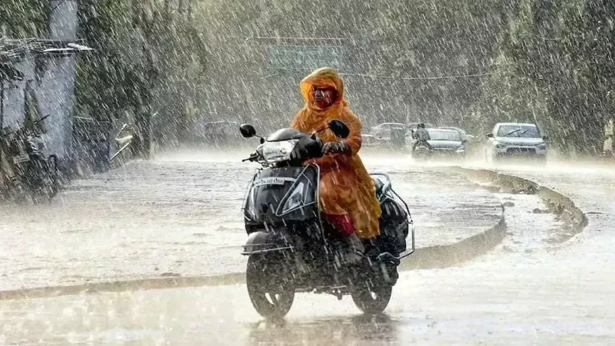 Bareilly: मौसम ने ली करवट, बारिश की संभावना के चलते अलर्ट जारी Bareilly: मौसम ने ली करवट, बारिश की संभावना के चलते अलर्ट जारी