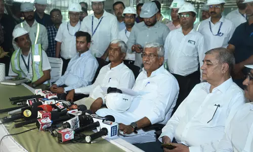 Jaipur: केंद्रीय मंत्री गजेंद्र सिंह शेखावत ने निर्माणाधीन टर्मिनल भवन का अवलोकन किया Jaipur: केंद्रीय मंत्री गजेंद्र सिंह शेखावत ने निर्माणाधीन टर्मिनल भवन का अवलोकन किया
