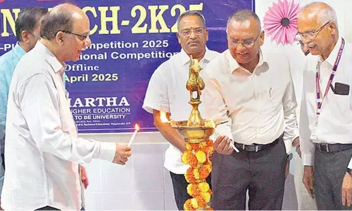 विज़न पिच-2K25 उद्यमशील व्यवसाय योजनाएँ प्रस्तुत करता है विज़न पिच-2K25 उद्यमशील व्यवसाय योजनाएँ प्रस्तुत करता है