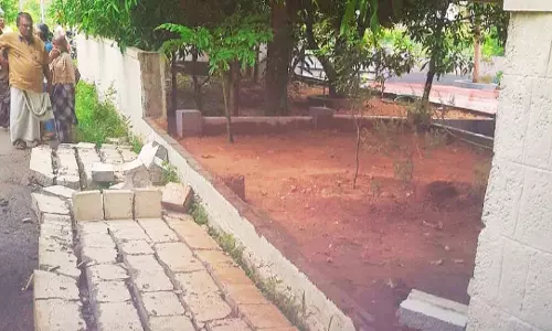 Kerala : कोन्नी हाथी केंद्र में कंक्रीट का खंभा गिरने से चार वर्षीय बच्चे की मौत Kerala : कोन्नी हाथी केंद्र में कंक्रीट का खंभा गिरने से चार वर्षीय बच्चे की मौत
